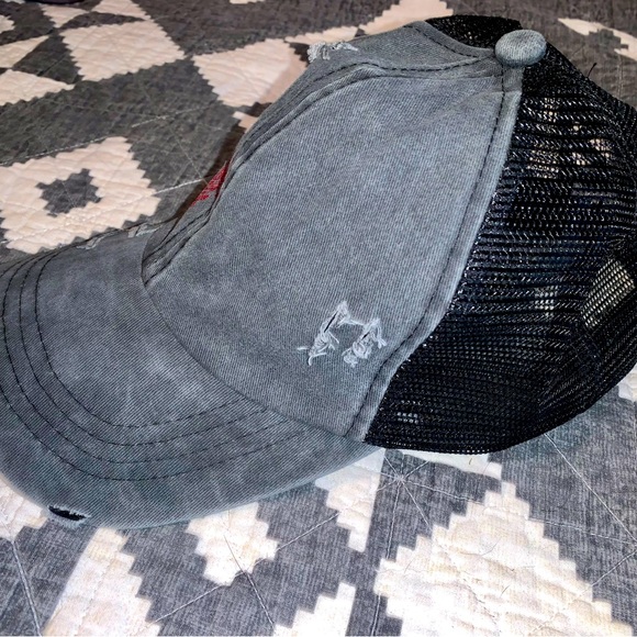 Best Mum Ever Distressed Hat Criss Cross Feature - Picture 3 of 8